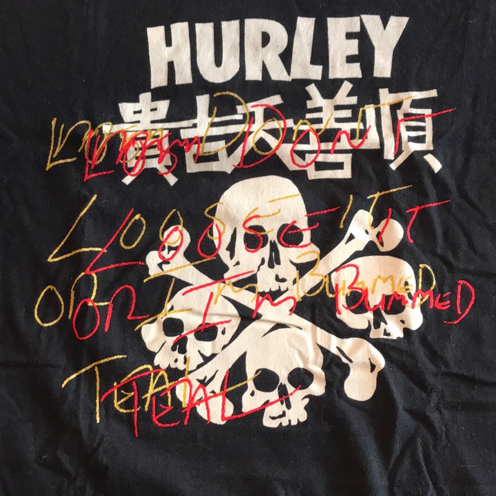 Hurley Men’s L Skull and Bones tee